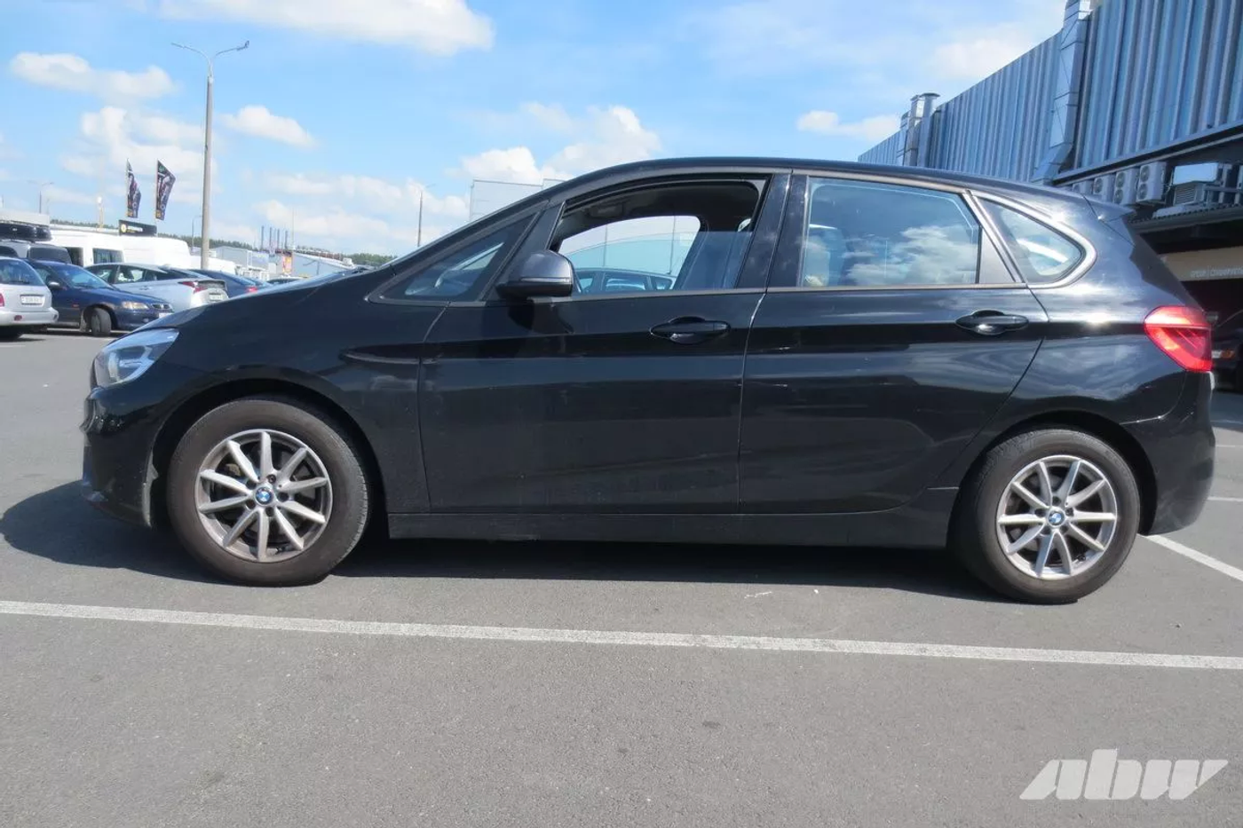 BMW_218d_сбоку
