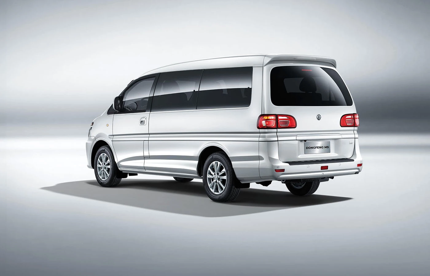 Еще одна революция? Легендарный микроавтобус Dongfeng M5 вышел на рынок Беларуси
