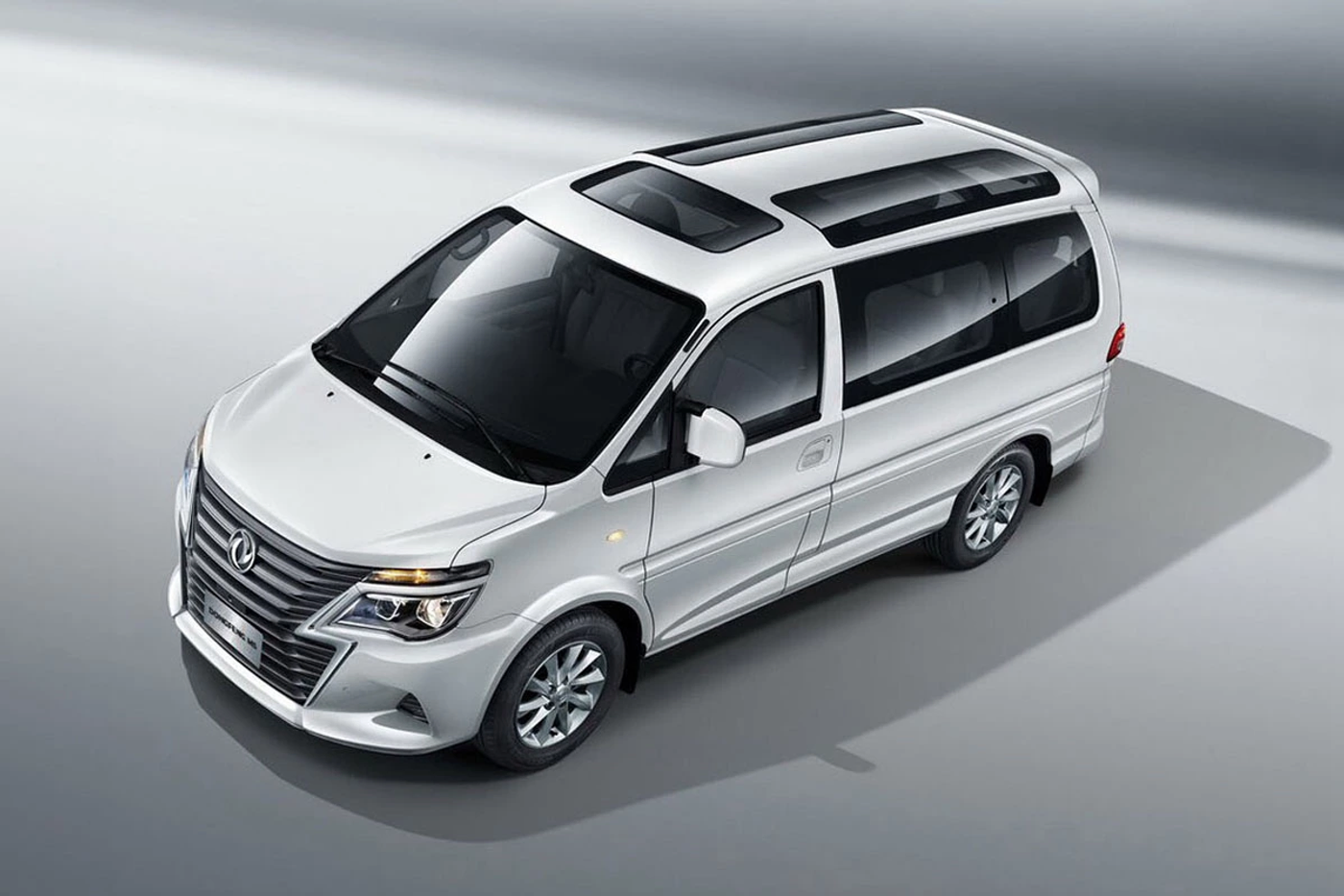 Еще одна революция? Легендарный микроавтобус Dongfeng M5 вышел на рынок Беларуси