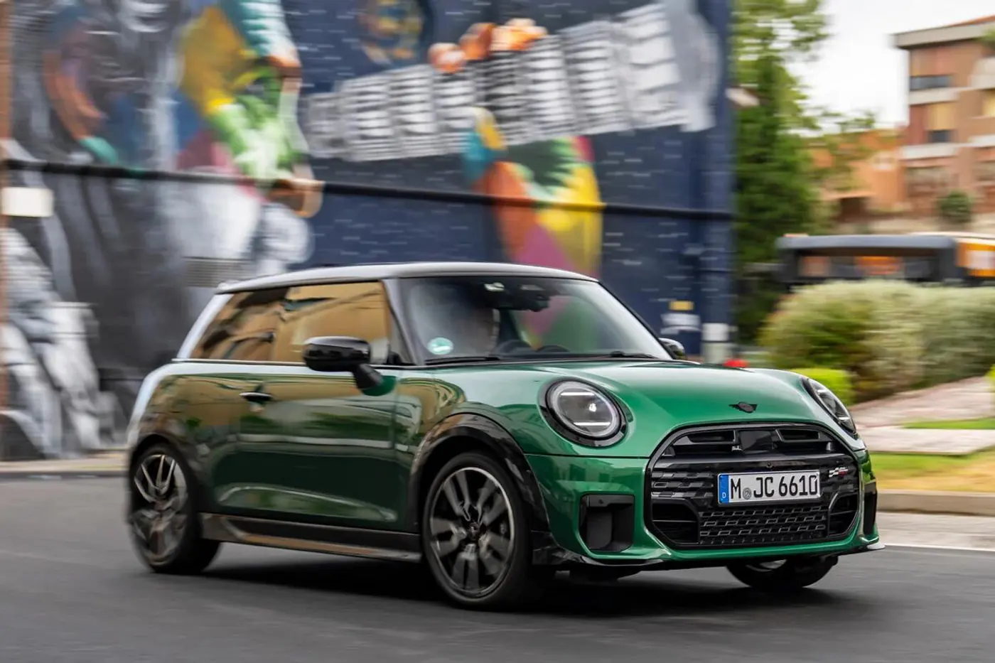 MINI Cooper притворился «заряженным» хэтчбеком JCW