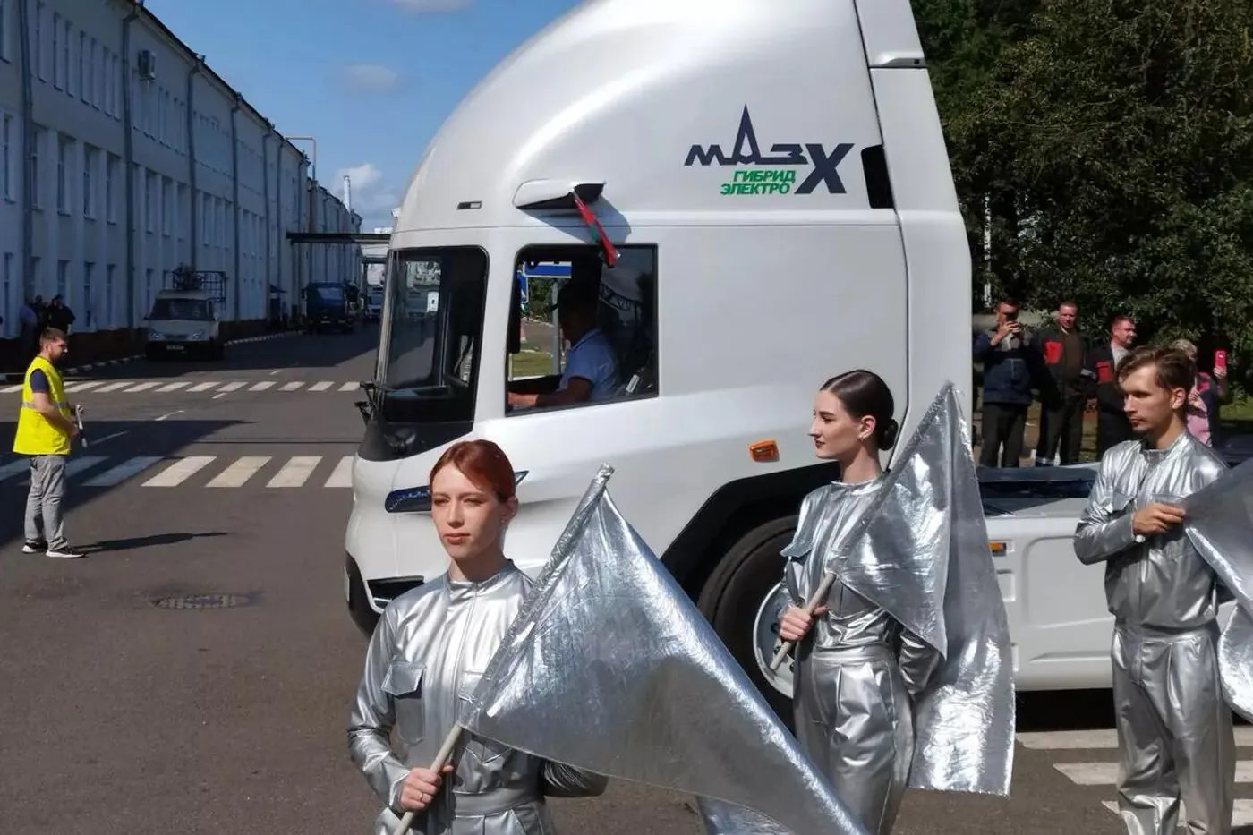 От МАЗ-205 до МАЗ-X – 80 лет истории в одном параде