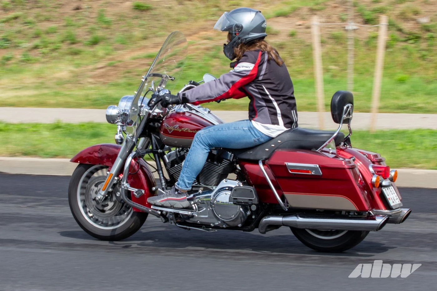 «Этот мотоцикл – большая мамочка»: история покупки Harley Davidson Road King из США