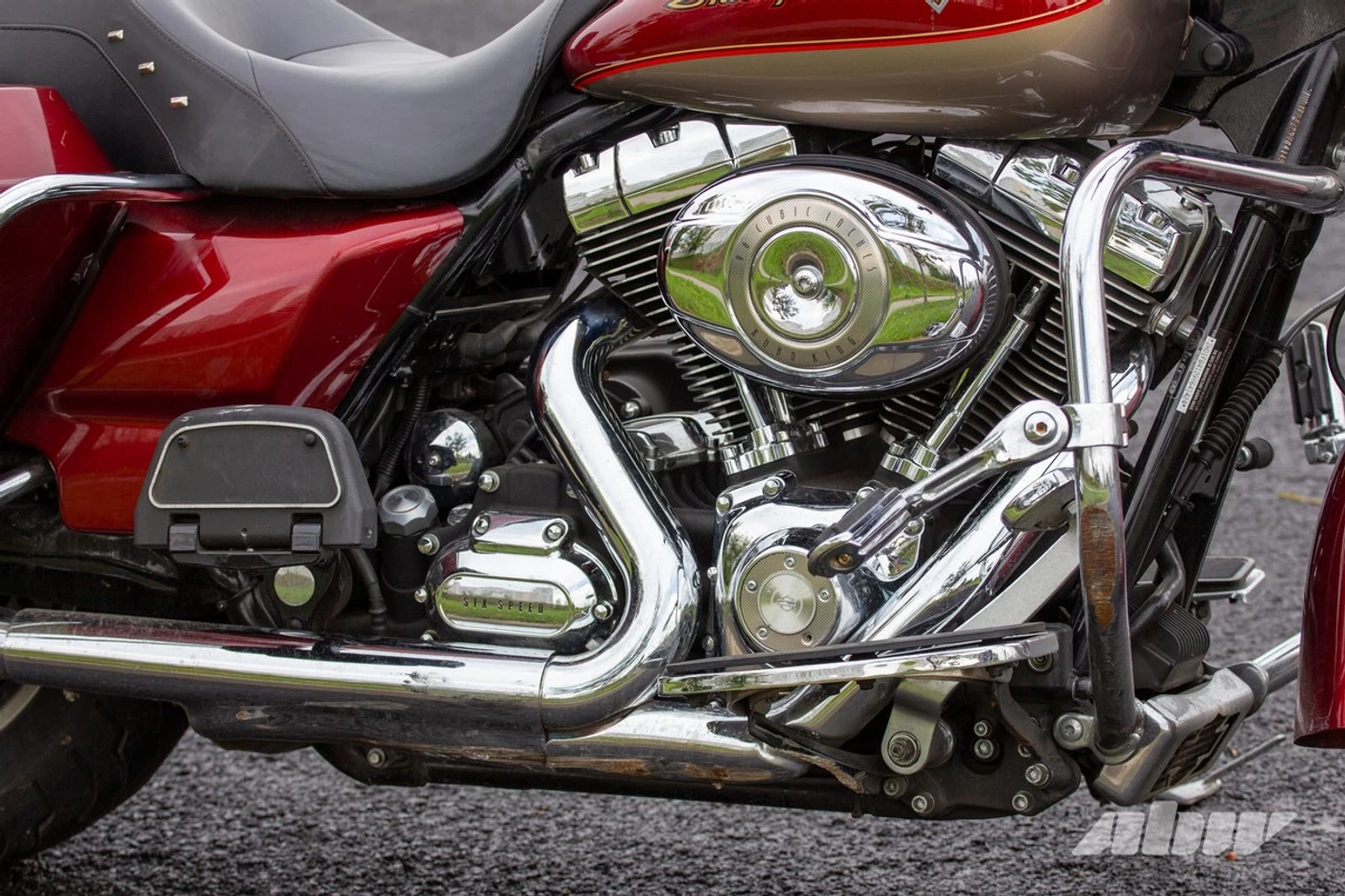 «Этот мотоцикл – большая мамочка»: история покупки Harley Davidson Road King из США
