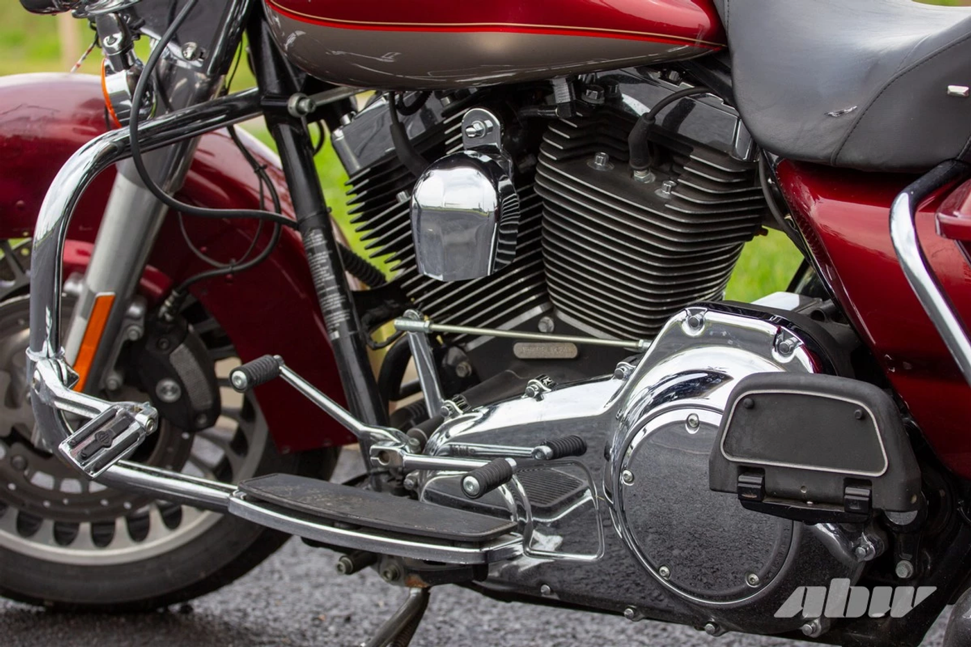 «Этот мотоцикл – большая мамочка»: история покупки Harley Davidson Road King из США