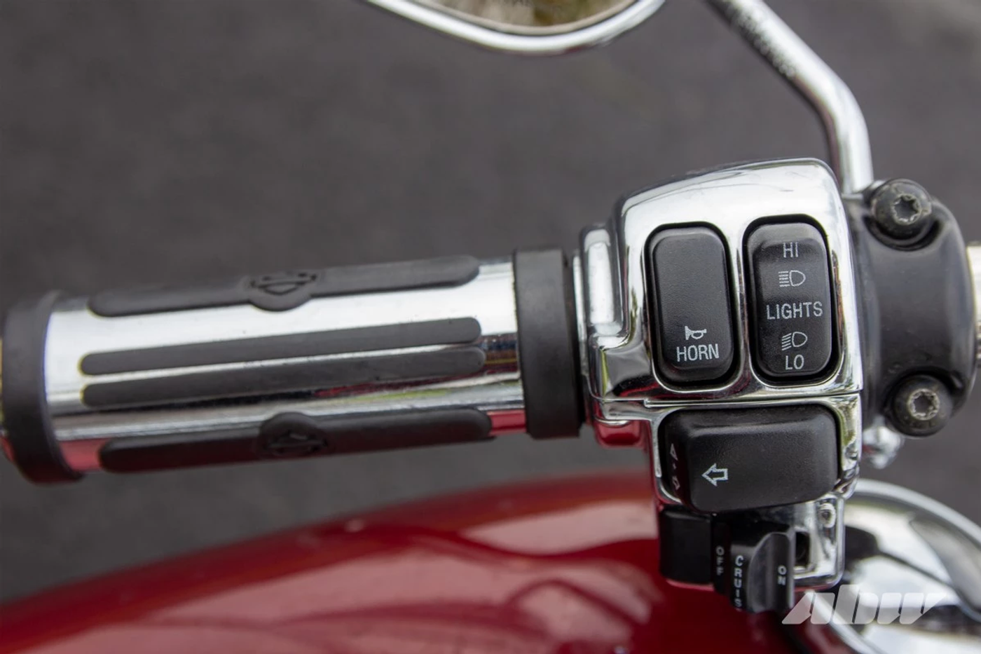 «Этот мотоцикл – большая мамочка»: история покупки Harley Davidson Road King из США