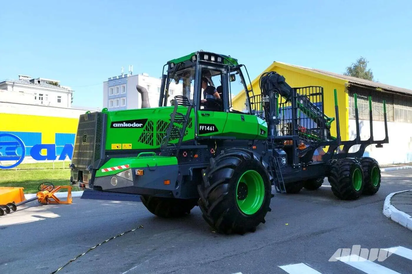 «Амкодор» представил первый серийный форвардер FF1461 нового поколения