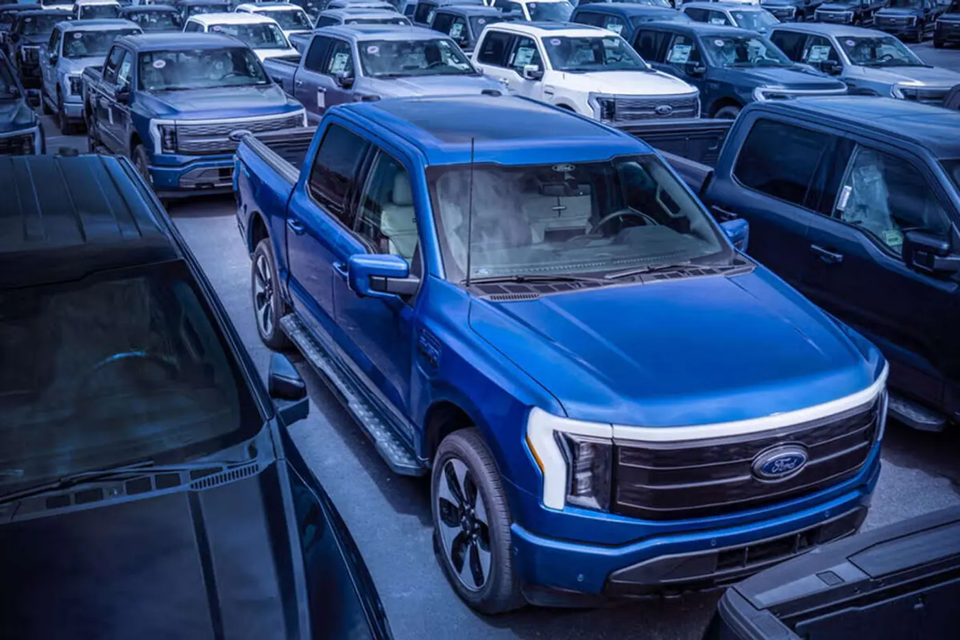Ford отказывается от электромобилей в пользу гибридов