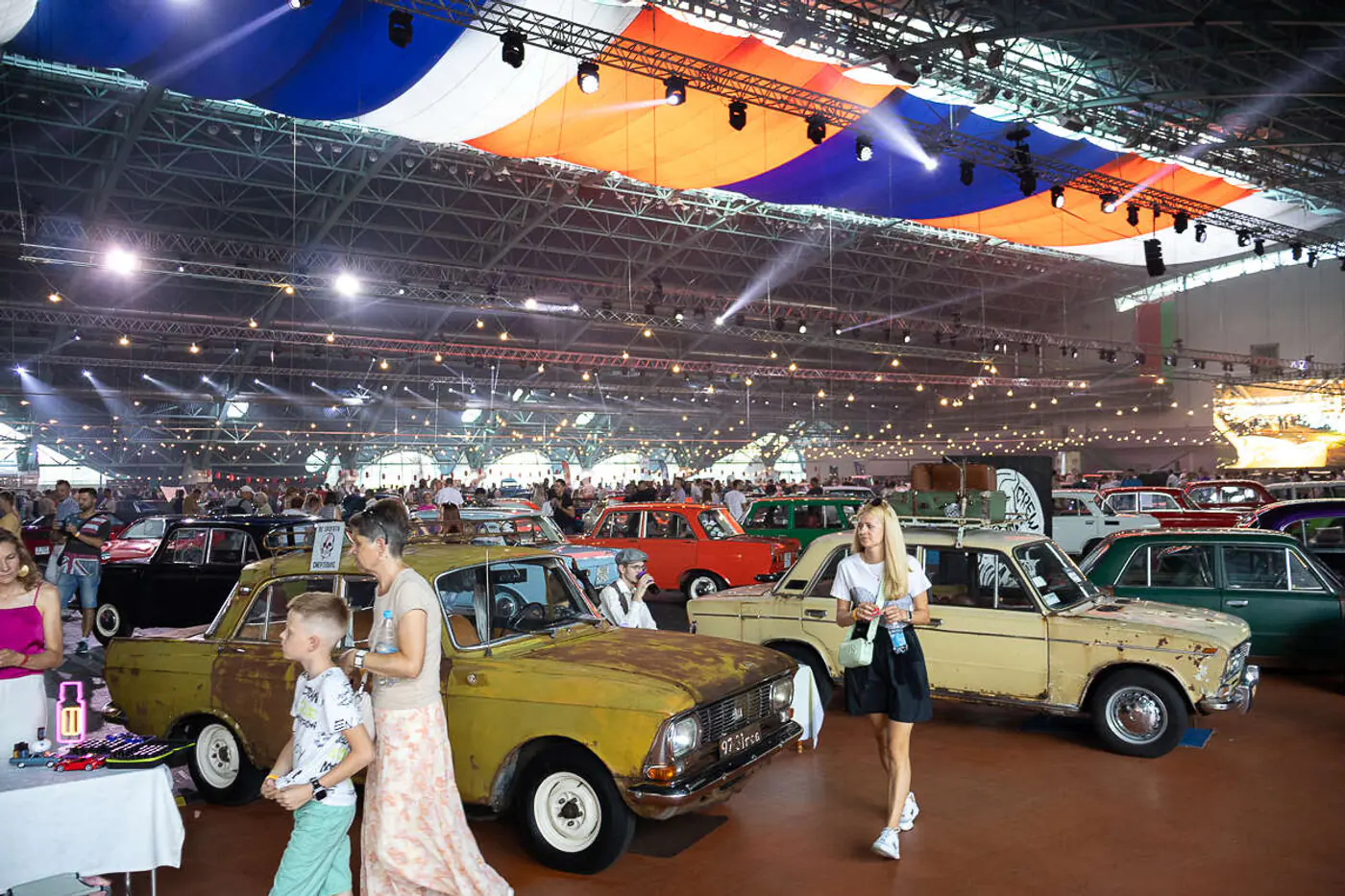 И никакой пыли: репортаж с выставки Vintage Day 2024