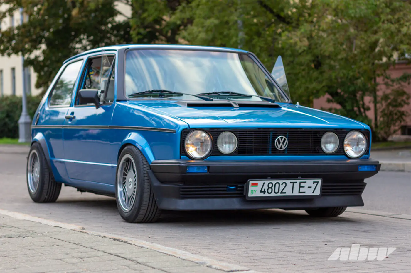 Даже «бриф» сохранился: история восстановления 41-летнего VW Golf Mk1