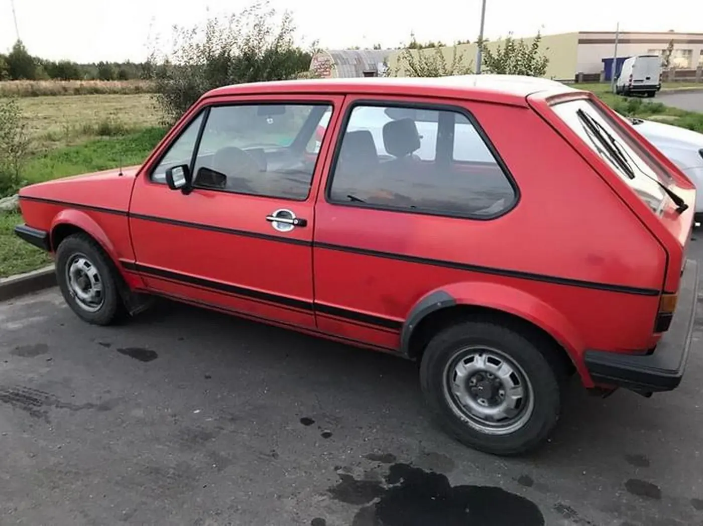 Даже «бриф» сохранился: история восстановления 41-летнего VW Golf Mk1