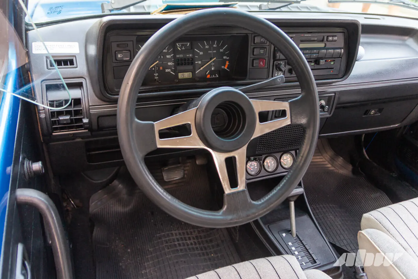 Даже «бриф» сохранился: история восстановления 41-летнего VW Golf Mk1