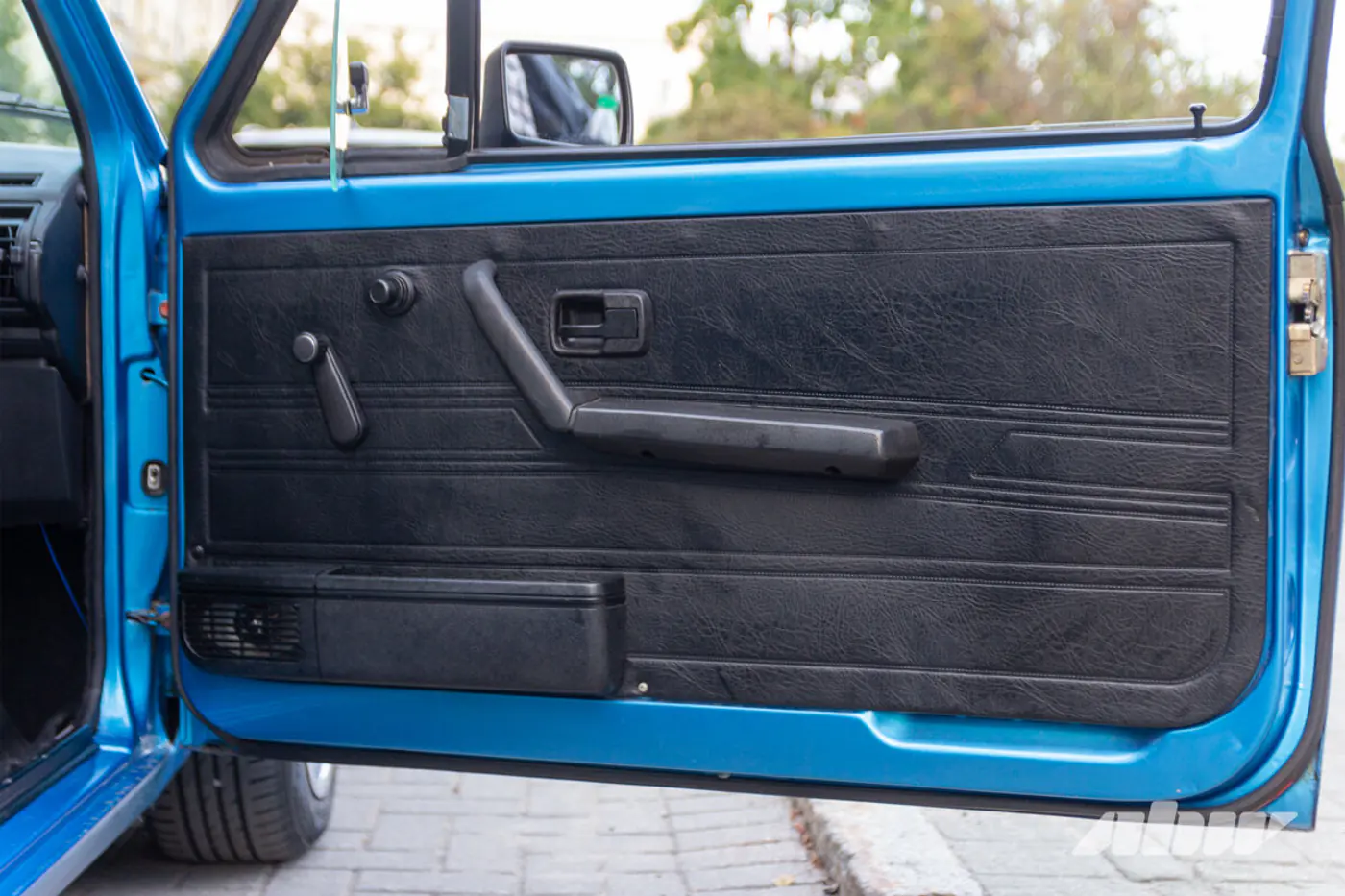Даже «бриф» сохранился: история восстановления 41-летнего VW Golf Mk1