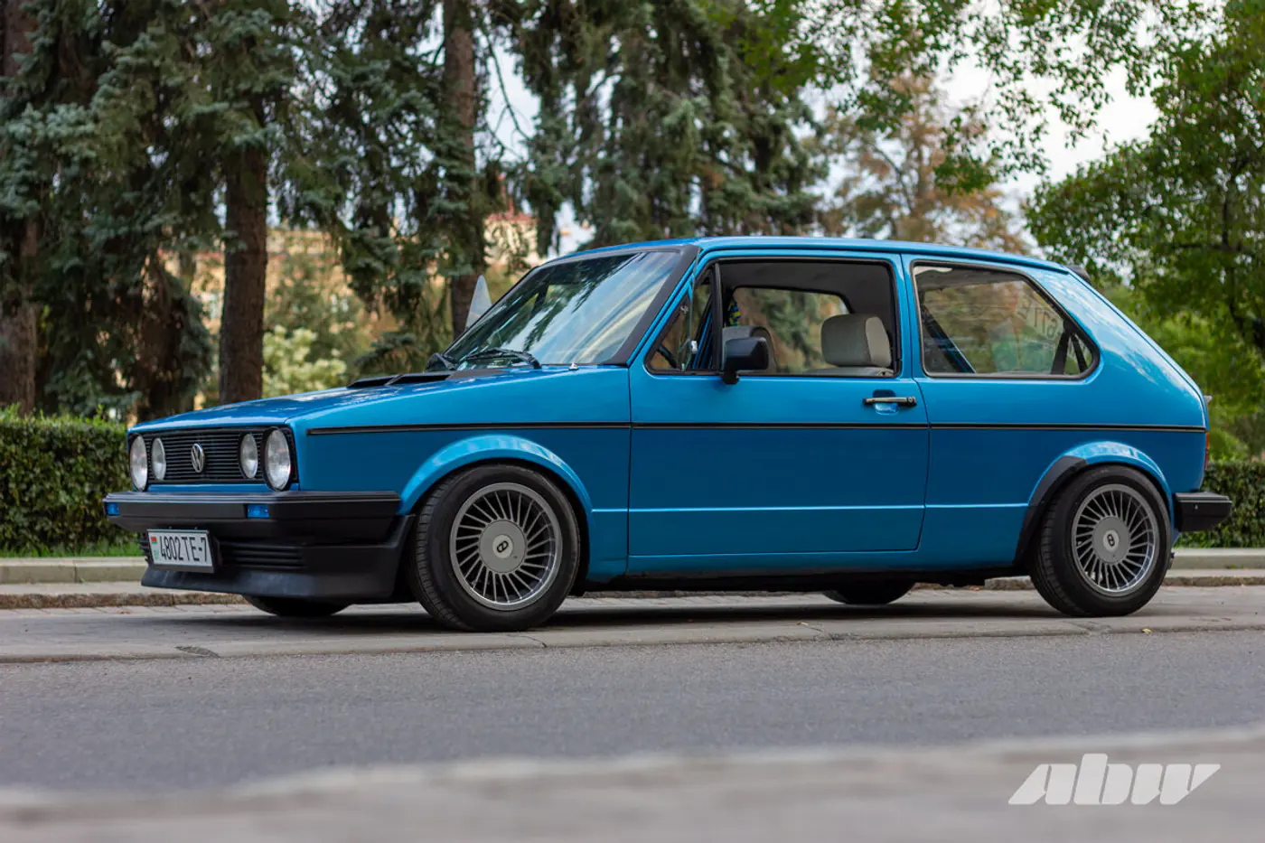 Даже «бриф» сохранился: история восстановления 41-летнего VW Golf Mk1