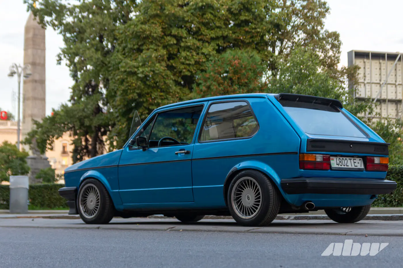 Даже «бриф» сохранился: история восстановления 41-летнего VW Golf Mk1