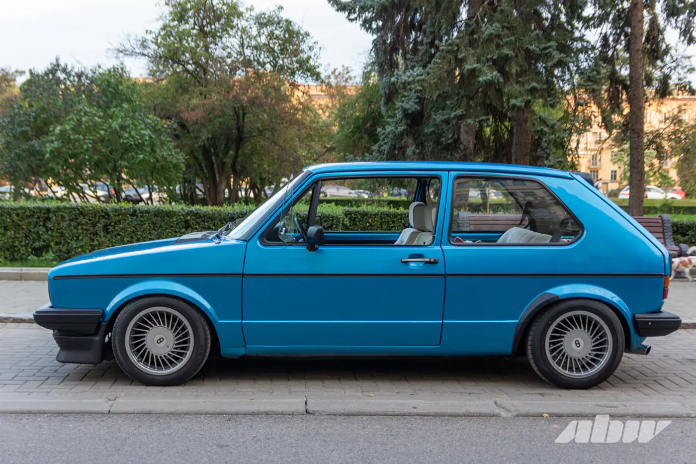 Даже «бриф» сохранился: история восстановления 41-летнего VW Golf Mk1