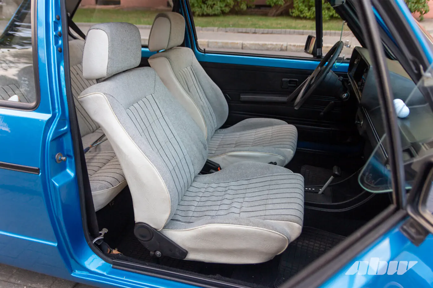 Даже «бриф» сохранился: история восстановления 41-летнего VW Golf Mk1