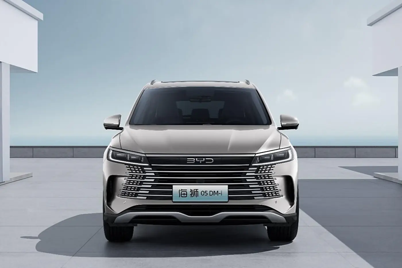 Запас хода в 2000 км: BYD показал первые фото нового гибридного кроссовера