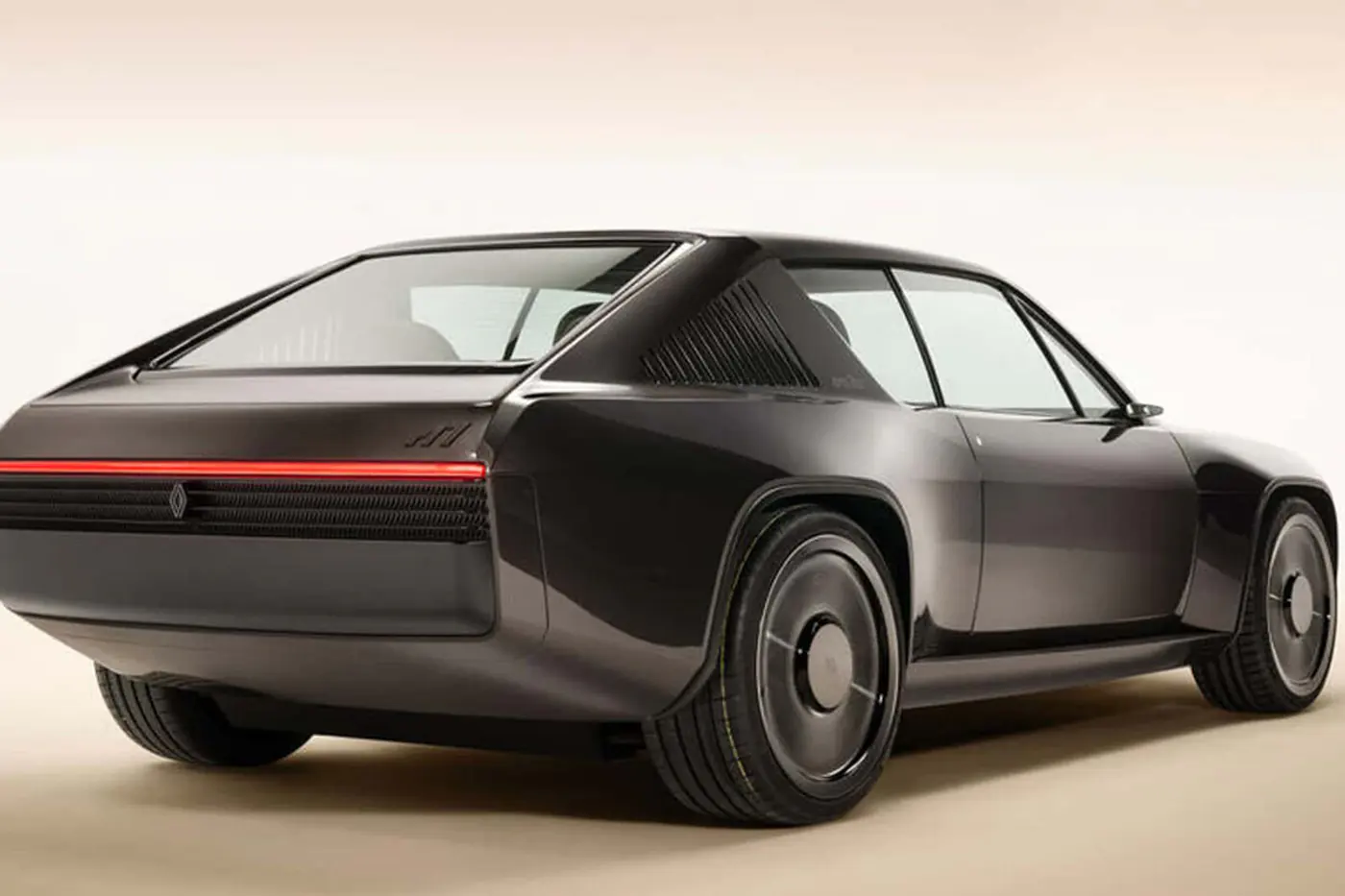 Новый взгляд на классику: уникальный электрический рестомод Renault R17