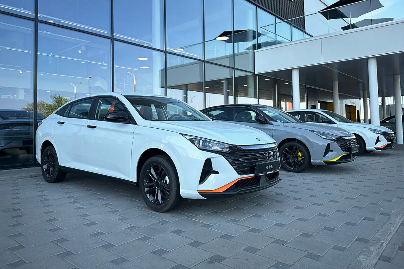 Dongfeng объявил акционную цену на седан С-класса Shine – 53 500 рублей