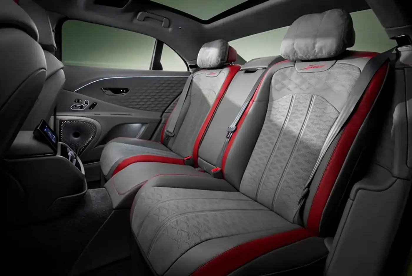 Новый Flying Spur от Bentley: еще мощнее, еще роскошнее