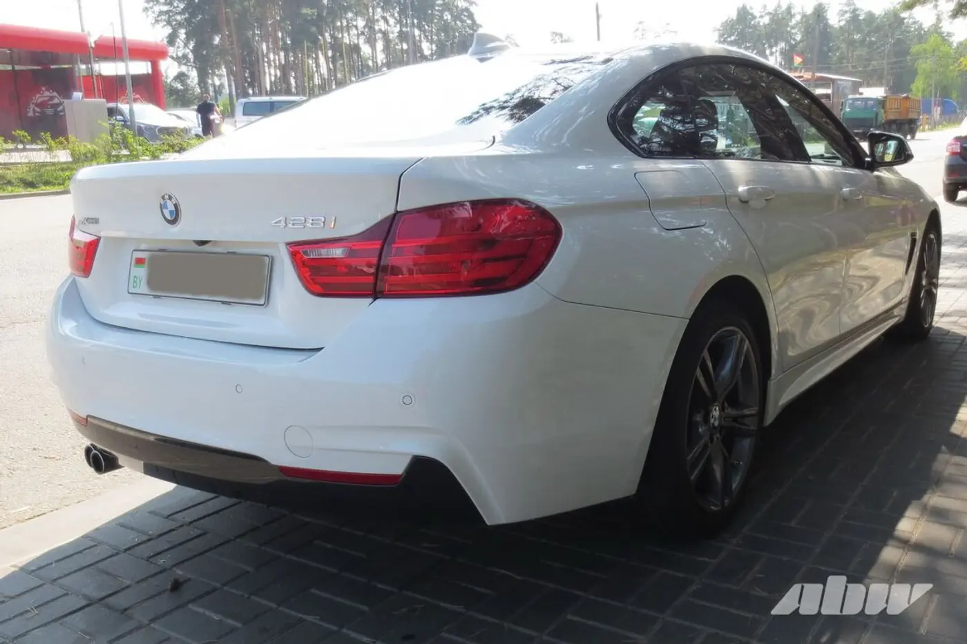 BMW_сзади_справа