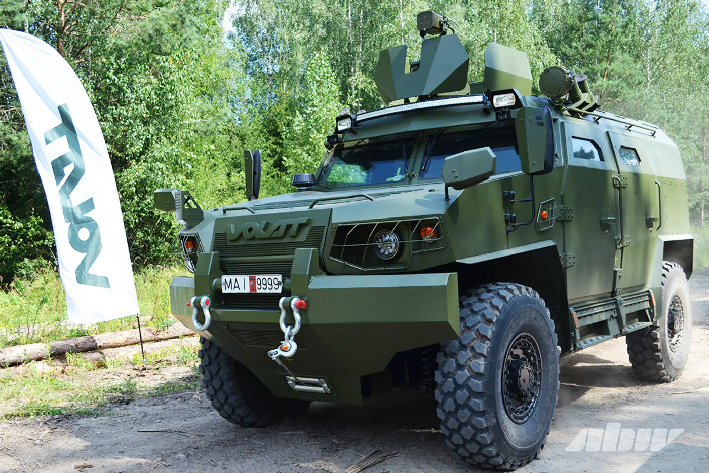 Это мощь: тест-драйв легкобронированного автомобиля Volat