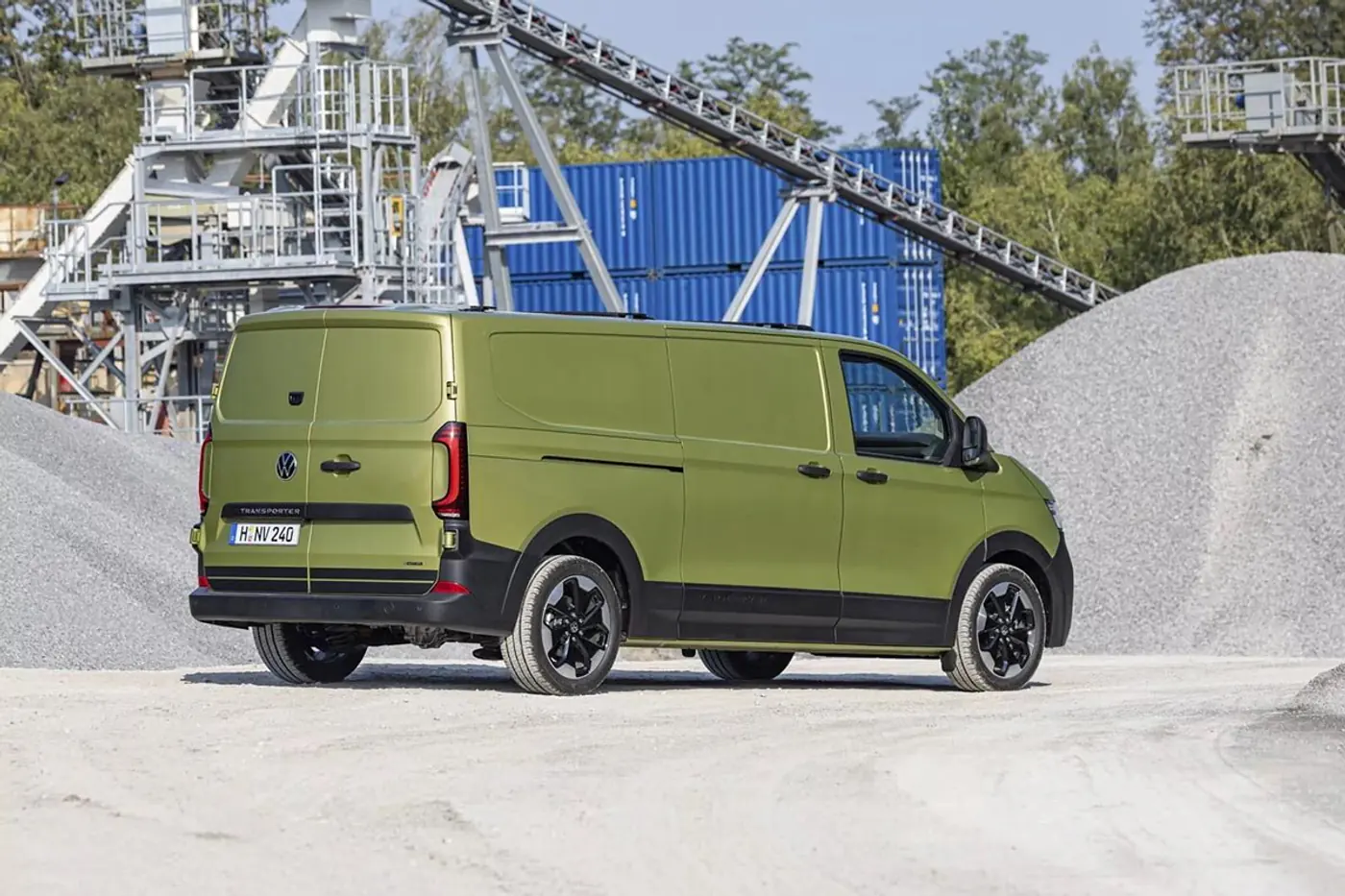 Всё лучшее во мне: новые микроавтобусы Volkswagen с дизельным, гибридным и электроприводом