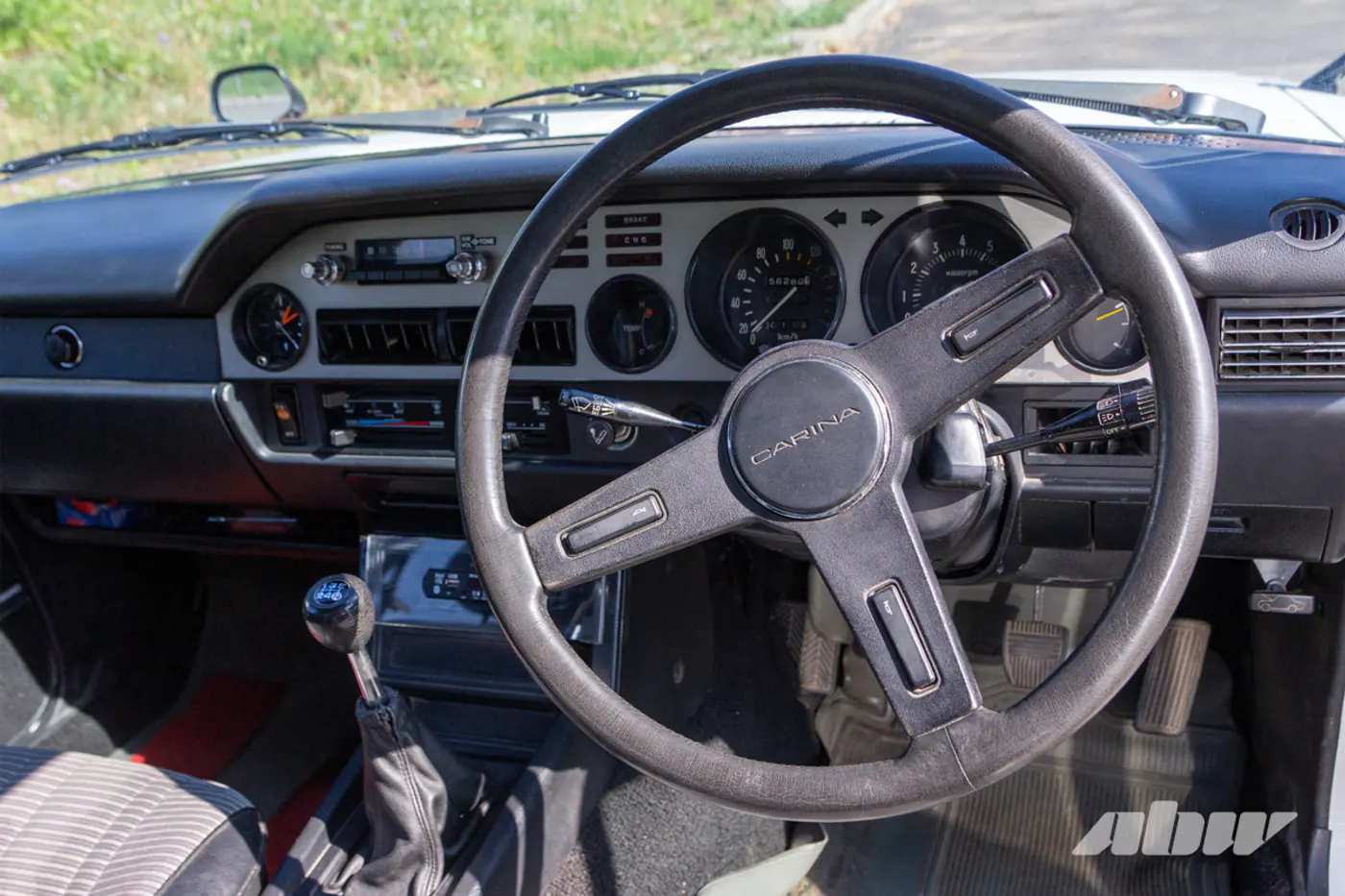 «Стояла среди тракторов, в салоне жили мыши»: праворульная Toyota Carina и ее восстановление