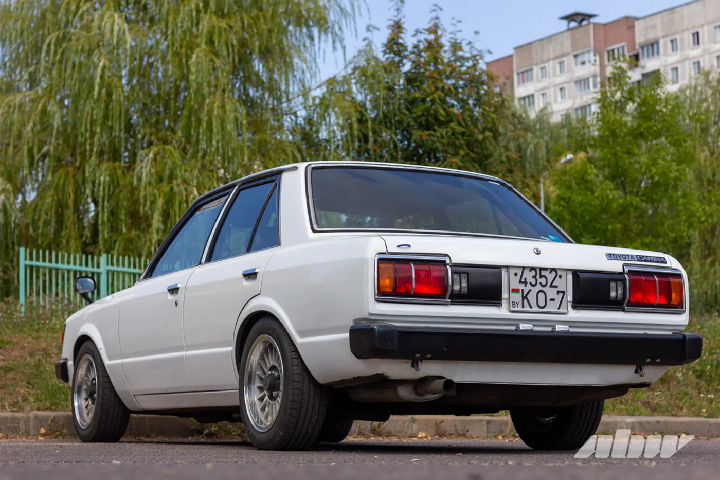 «Стояла среди тракторов, в салоне жили мыши»: праворульная Toyota Carina и ее восстановление