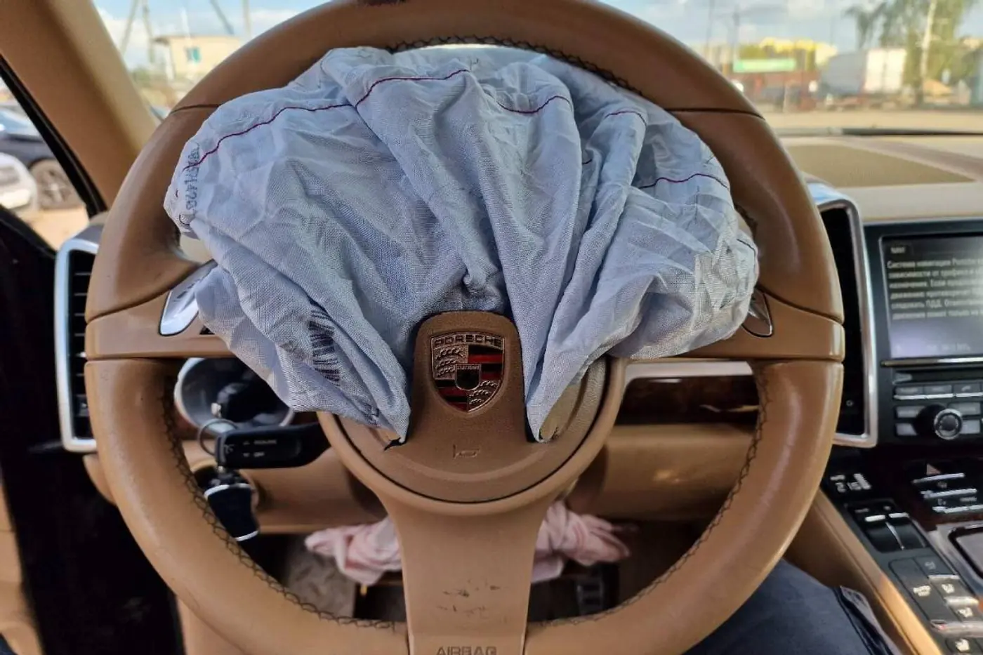 На белорусском аукционе идут азартные торги за аварийный Porsche Cayenne