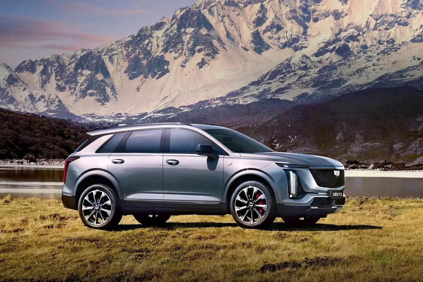 В Китае дебютировал кроссовер Cadillac XT5 второго поколения