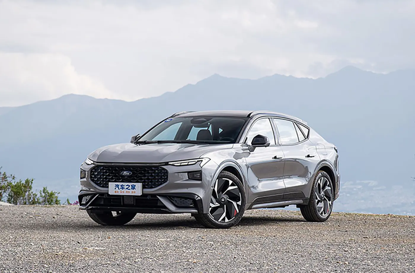 Ford Mondeo 2025 года: менее мощный, но более красочный