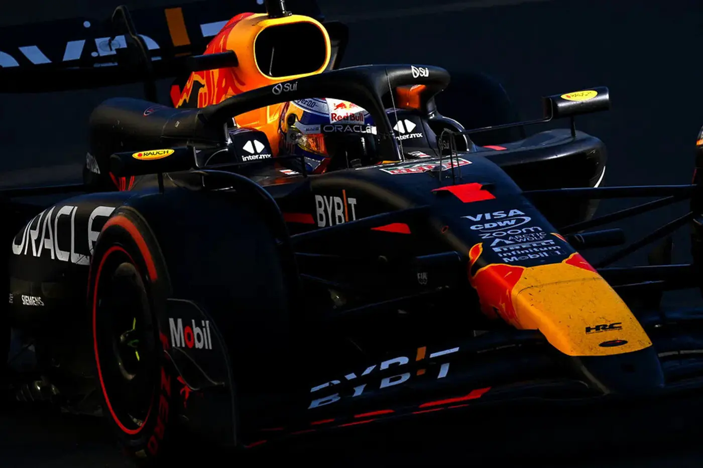 Проблема с лишним весом: Red Bull отказалась от новой ливреи для RB20