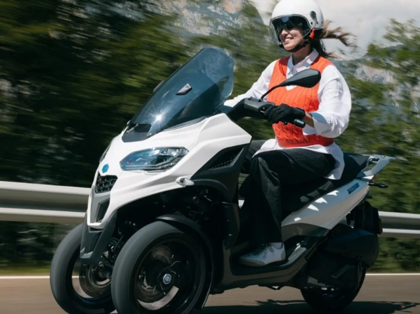 Трехколесный скутер Piaggio MP3 310: больше мощности и аэродинамики