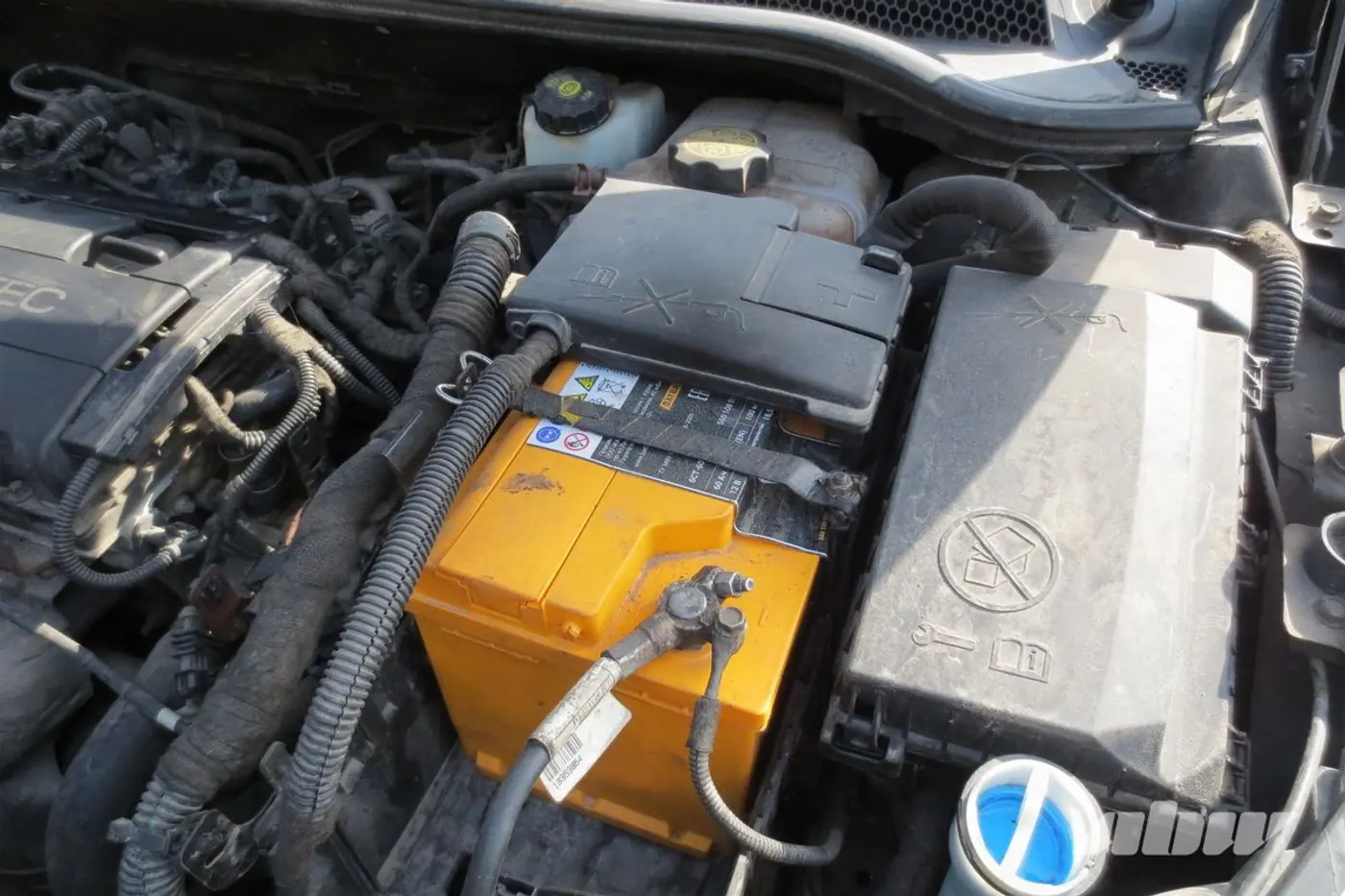 Opel_Astra_аккумулятор