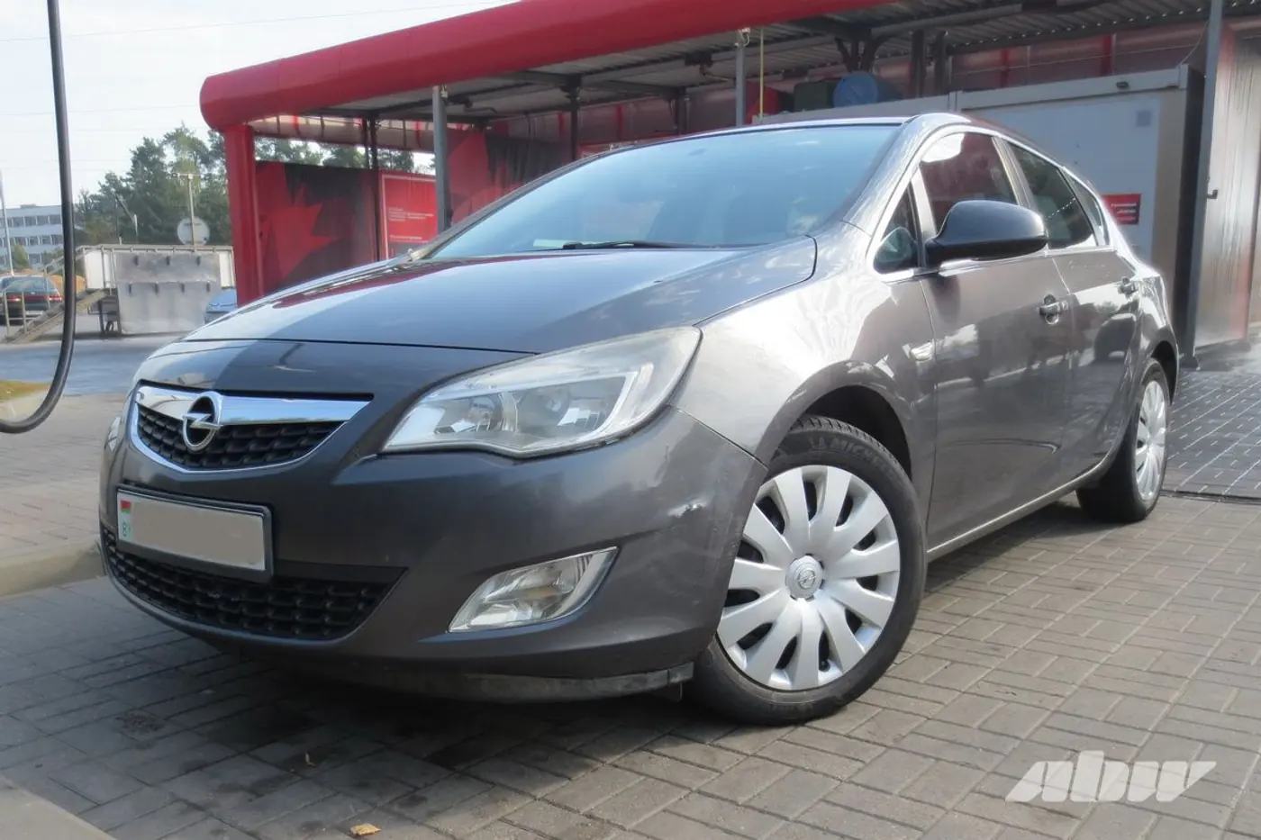 «Не угадал с размерами салона и вместимостью багажника»: мнение владельца Opel Astra J