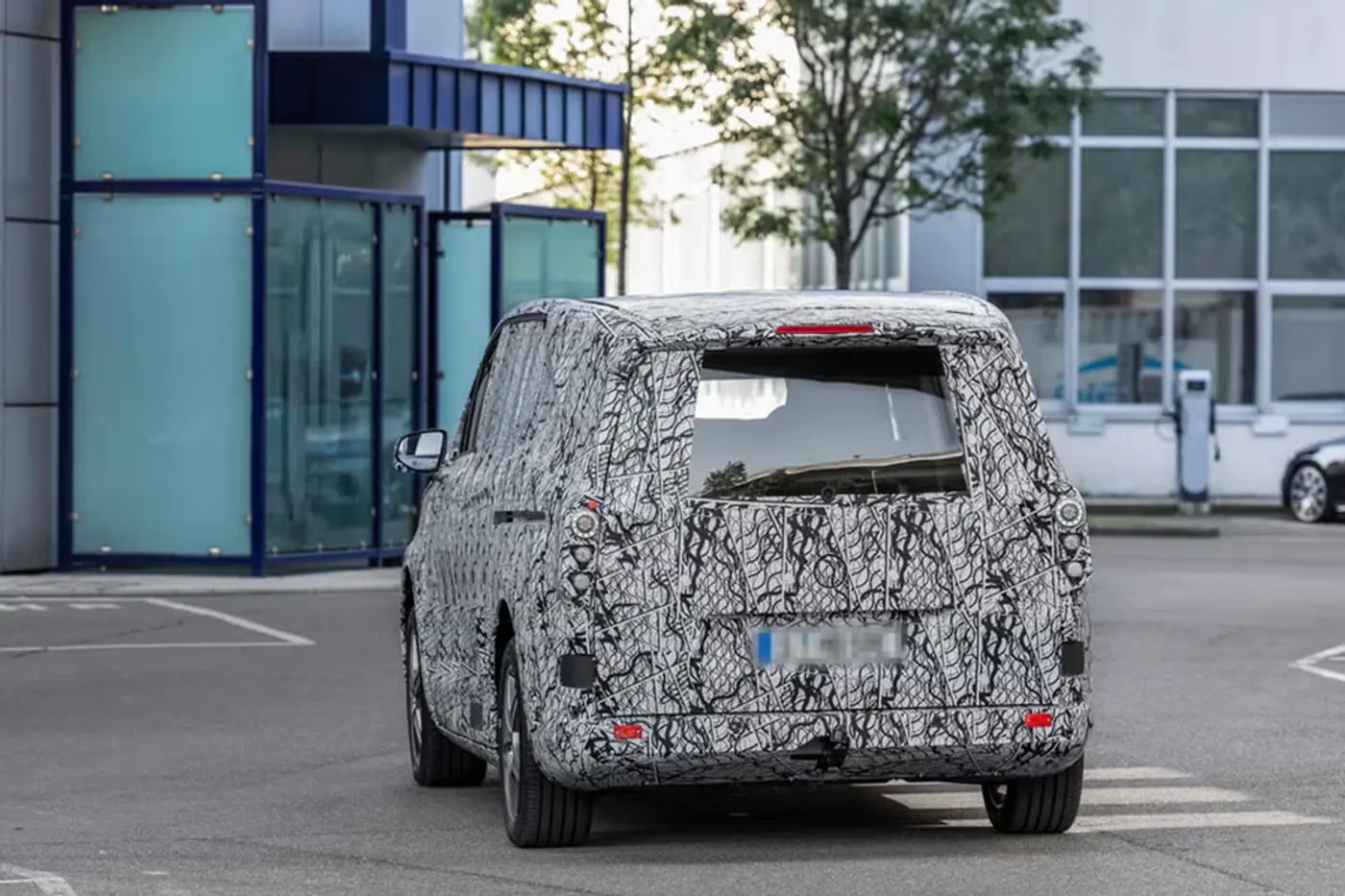 Меньше, чем eSprinter: Mercedes готовит новый электрофургон