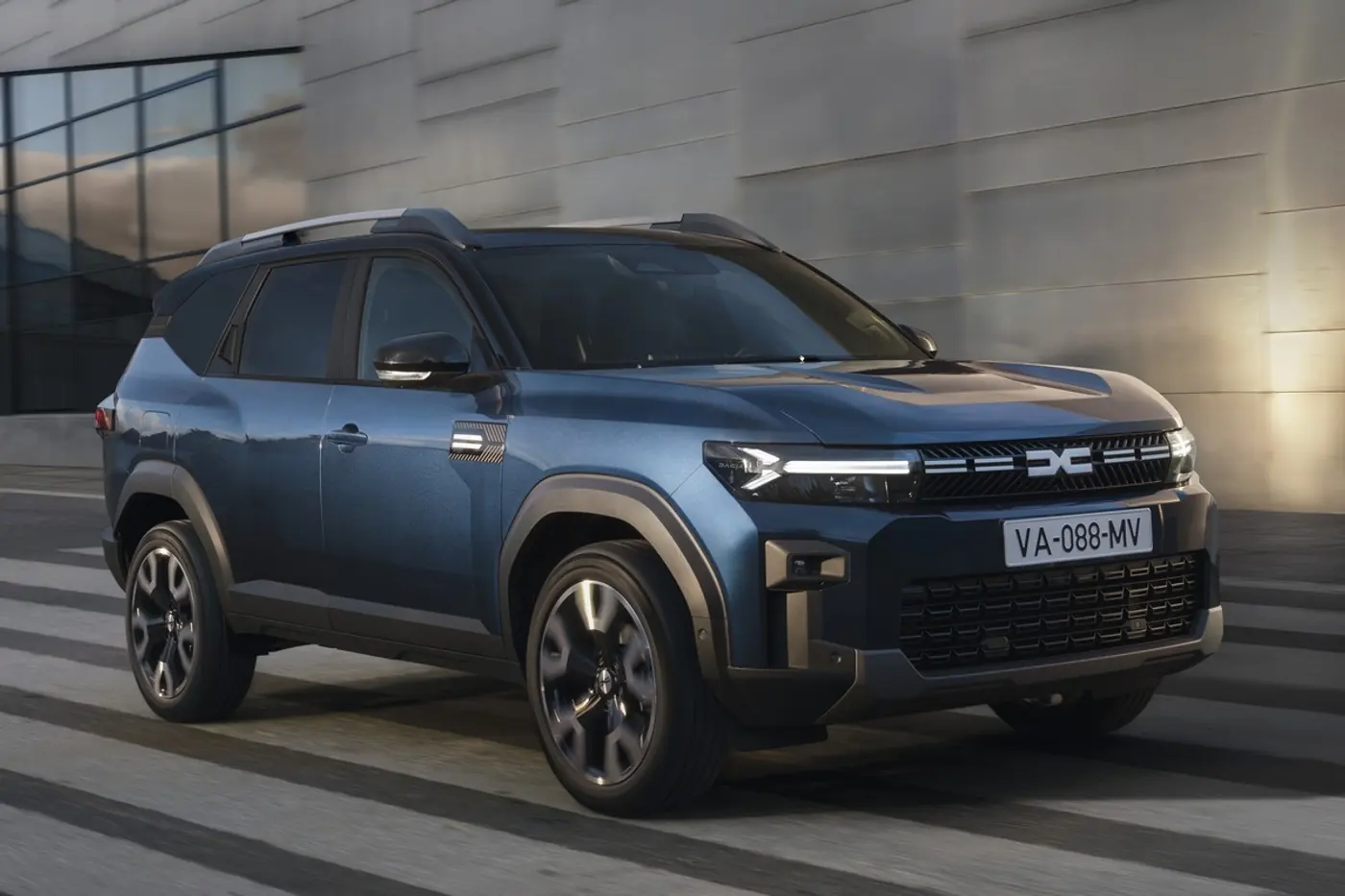 Старший брат Duster: представлен кроссовер Dacia Bigster