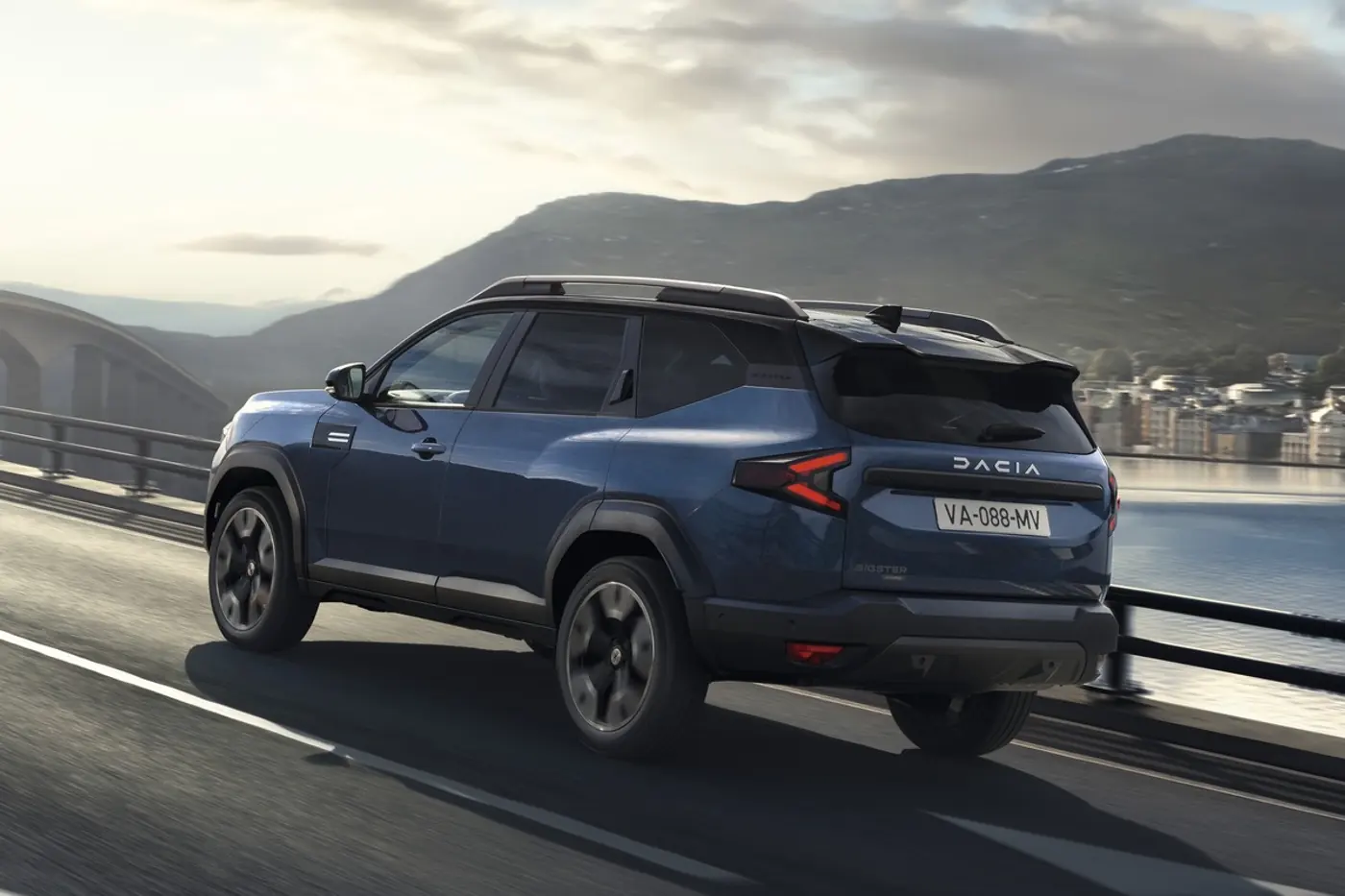 Старший брат Duster: представлен кроссовер Dacia Bigster