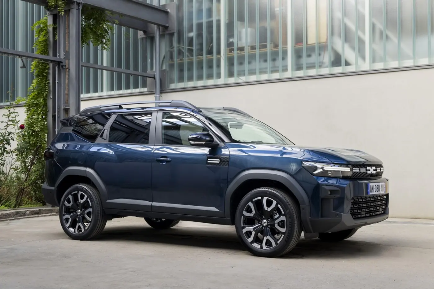 Старший брат Duster: представлен кроссовер Dacia Bigster