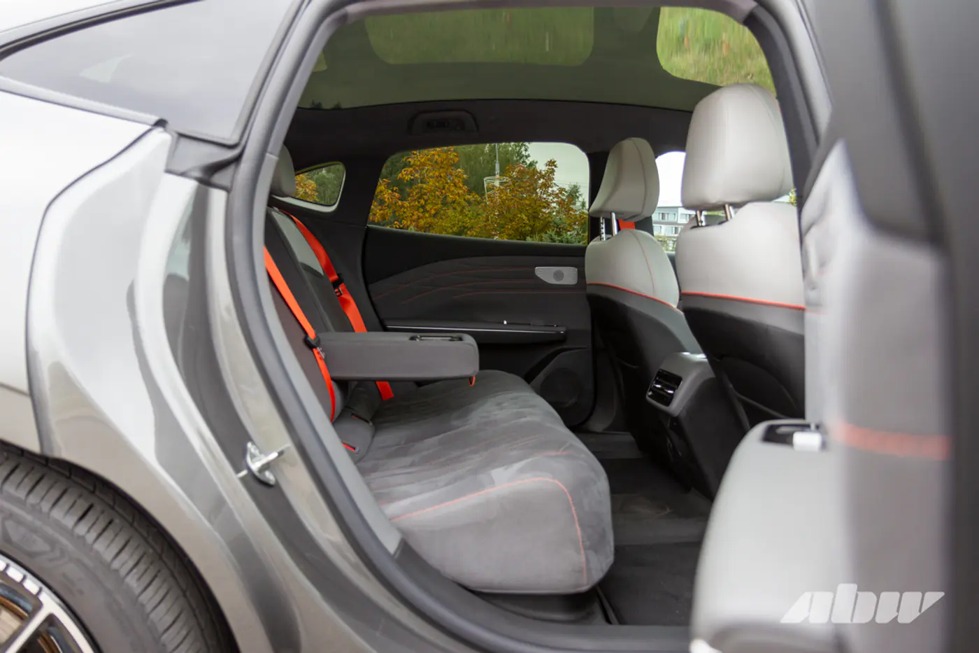 Уно комплименто: блиц-тест Geely E8