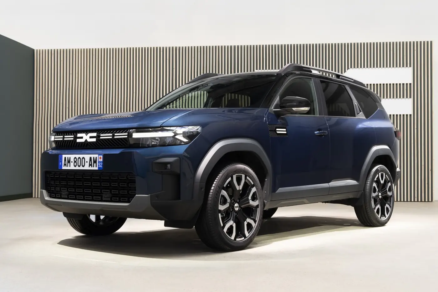 Старший брат Duster: представлен кроссовер Dacia Bigster