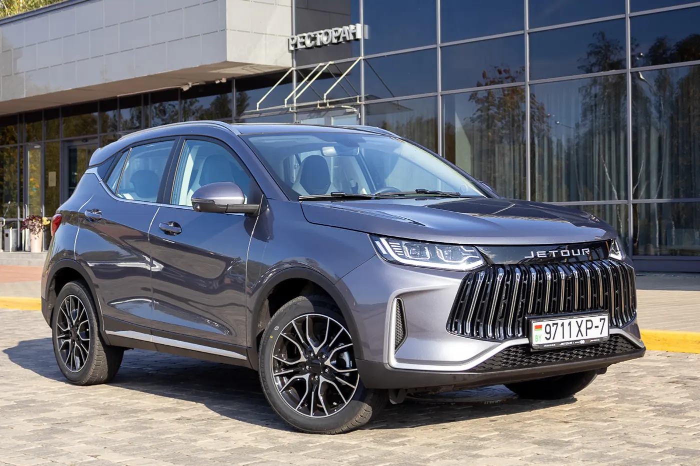 Скромный снаружи, эффектный внутри: тест нового Jetour X50