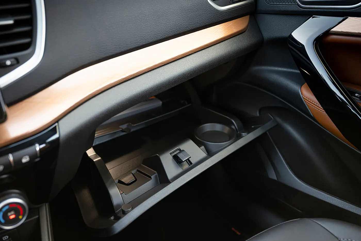 Перчаточный ящик Lada Vesta SW Cross