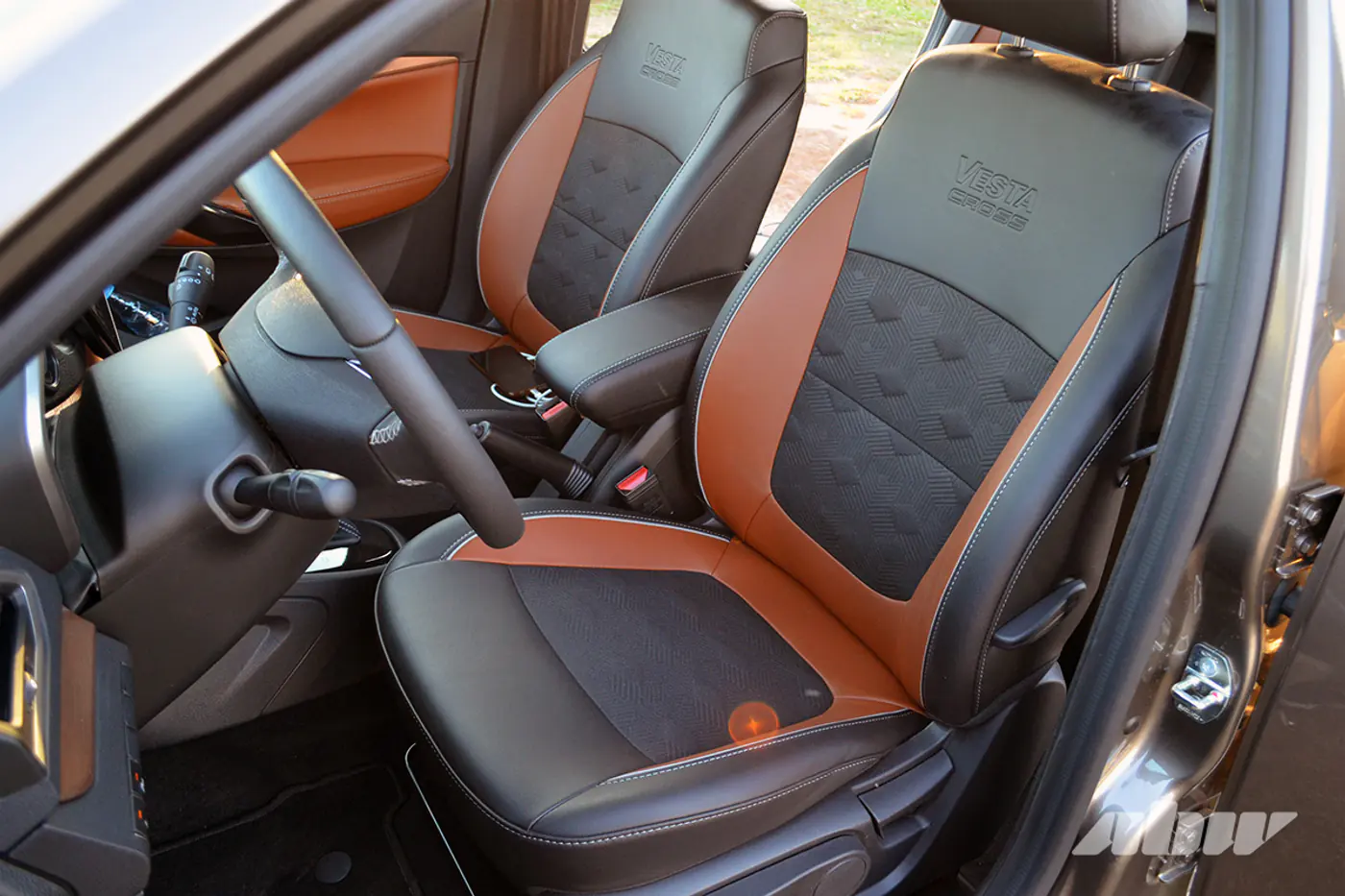 Передний ряд Lada Vesta SW Cross