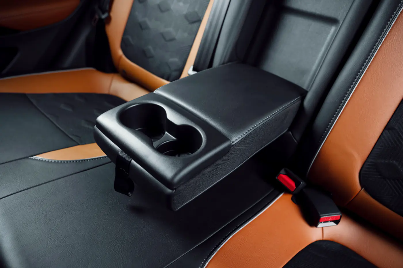 Откидной подлокотник Lada Vesta SW Cross