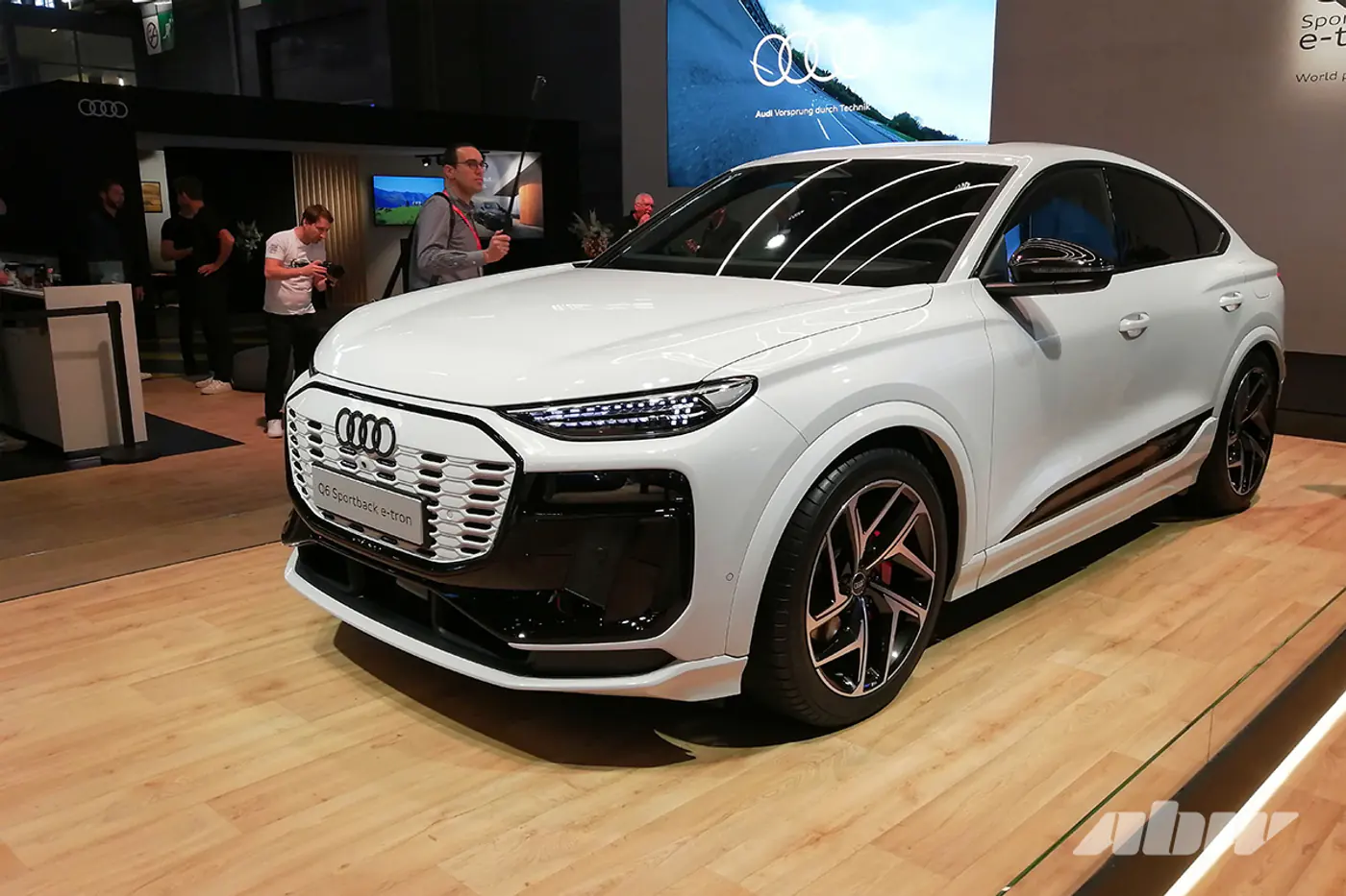 Audi Q6 Sportback e-tron дебютировал в Париже