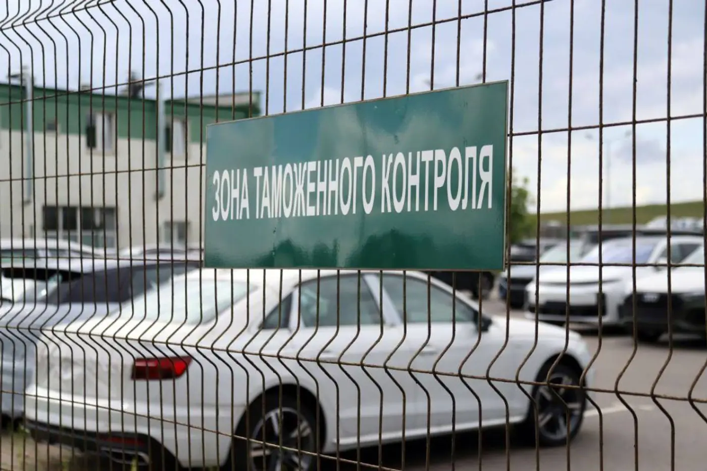 Нюансы временного ввоза: как иностранцу передать автомобиль жене-белоруске. Комментарий таможни