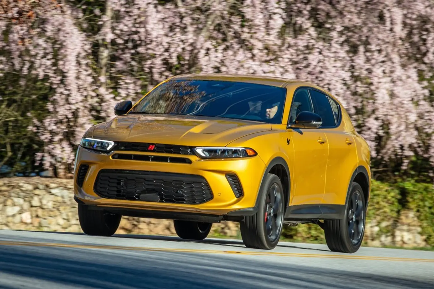 Тормоза подвели: Alfa Romeo и Dodge отзывают тысячи гибридов из-за проблем с педалью