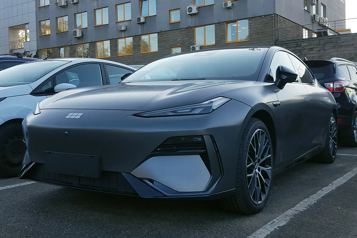 Geely Galaxy E8 скоро появятся в автосалонах Беларуси
